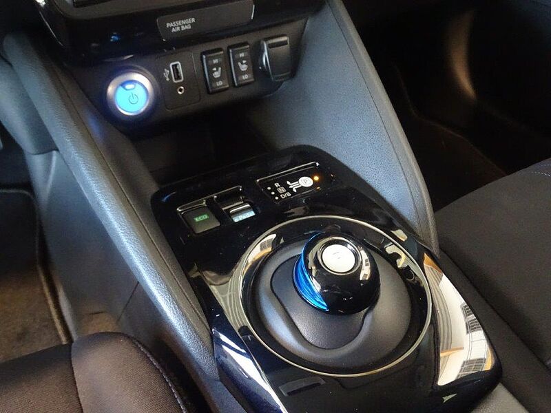 Nissan Leaf 10 40 kWh 150 PS ZE1 (*NAVI*SHZ*LED*)